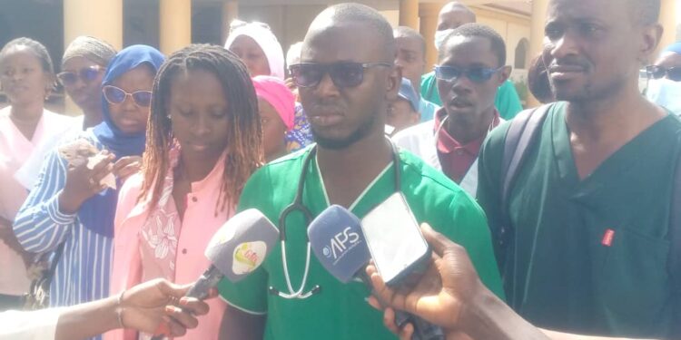 Santé : Les agents contractuels de l’ex-projet ISMEA menacent d’un arrêt de travail 1 IMG 20250224 WA0208