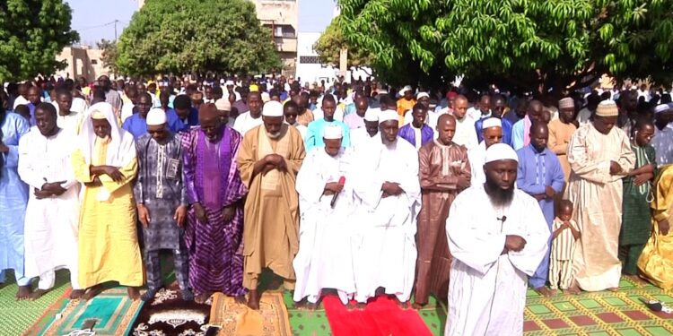Prière de l'Aïd El-Fitr à Ziguinchor : L'imam Boubacar Barry appelle à l'unité et à la solidarité au sein de la communauté musulmane 1 IMG 20250330 WA0231