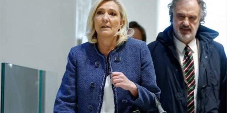 France : Marine Le Pen reconnue coupable de détournement de fonds publics et risque 5 ans d'inéligibilité 1 InCollage 20250331 101444362