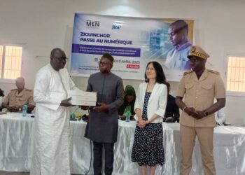Ziguinchor : Lancement officiel de la remise de matériel numérique aux chefs d’établissement sous la présidence du ministre de l'Éducation nationale 5 IMG 20250411 WA0139