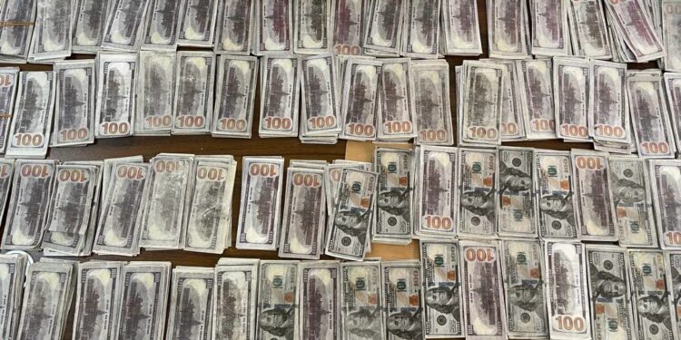 Faux monnayage : plus de 6,7 milliards de francs CFA en billets noirs saisis à Dakar et Kaolack par les Douanes 1 IMG 20250418 WA0283