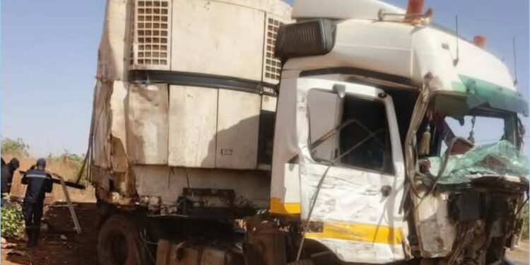 Tambacounda : Un mort et quatre blessés graves dans une collision entre deux camions 1 InCollage 20250416 160829618