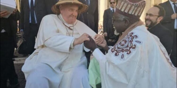 Le Pape François rappelé à Dieu : les condoléances du Khalife de Bambilor, Thierno Amadou Tidiane Ba 1 InCollage 20250421 211909055