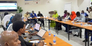 Table ronde sur les investissements publics : la CNTSB interpelle sur la transparence budgétaire 3 IMG 20250507 WA0245