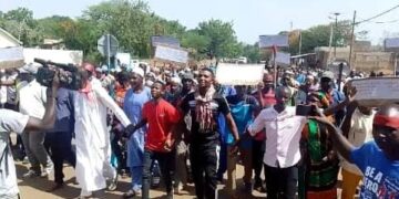 Salémata : les populations manifestent contre les abus présumés des agents des Eaux et Forêts 5 IMG 20250514 WA0067