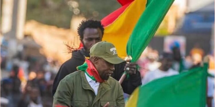 Ousmane Sonko rend visite à son militant Azoura Fall incarcéré à Rebeuss 1 InCollage 20250514 180752265