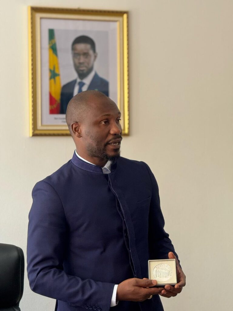 Clôture de la formation de l’APF : le Secrétaire général adjoint de l’Assemblée nationale décoré 2 img 20250517 wa0024370318680979408670