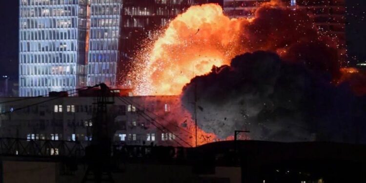 Quatrième nuit de frappes entre l’Iran et Israël à la veille du sommet du G7 1 FB IMG 1750062104569