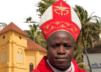 Carabane : Mgr Jean-Baptiste Valter Manga lance un projet de revalorisation du patrimoine religieux et culturel 1 InCollage 20250625 180941353