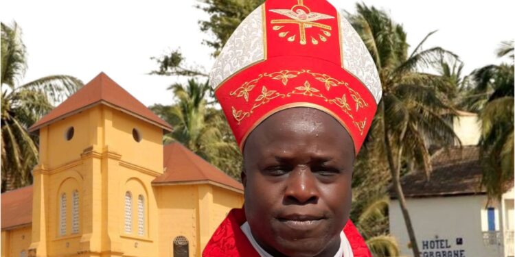 Carabane : Mgr Jean-Baptiste Valter Manga lance un projet de revalorisation du patrimoine religieux et culturel 1 InCollage 20250625 180941353