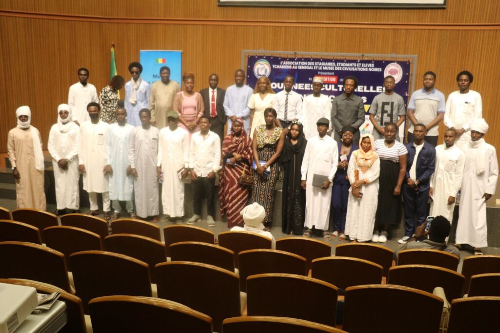 Journée d'intégration de l'ASEETS : la jeunesse africaine unie autour de la culture et de l'intégration 5 img 20250525 wa016915480951141449150486