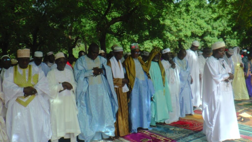 Tabaski à Tendouck : Dr Sekouna Diatta salue la mobilisation et appelle à la paix pour le développement de la Casamance 2 img 20250607 wa00436031331384666658569