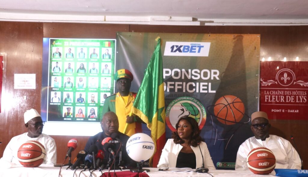 PARTENARIAT HISTORIQUE ENTRE LA FSBB ET 1XBET SÉNÉGAL : UN CONTRAT DE 300 MILLIONS FCFA SIGNÉ 2 img 20250627 wa01704439278561649515521