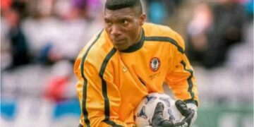 Décès de Peter Rufai : le football nigérian en deuil 2 InCollage 20250703 213547675