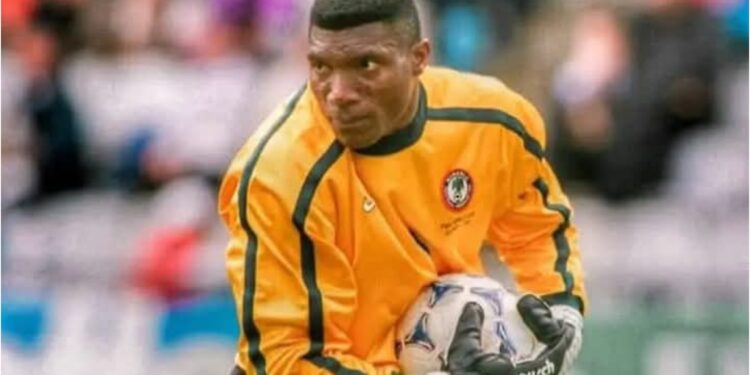 Décès de Peter Rufai : le football nigérian en deuil 1 InCollage 20250703 213547675