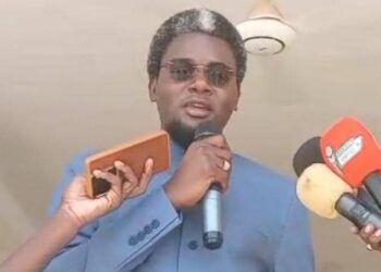 Kaffrine : le secrétaire d’État à l’urbanisme plaide pour un meilleur accès à l’eau et l’amélioration des routes en milieu rural 2 InCollage 20250705 173012369