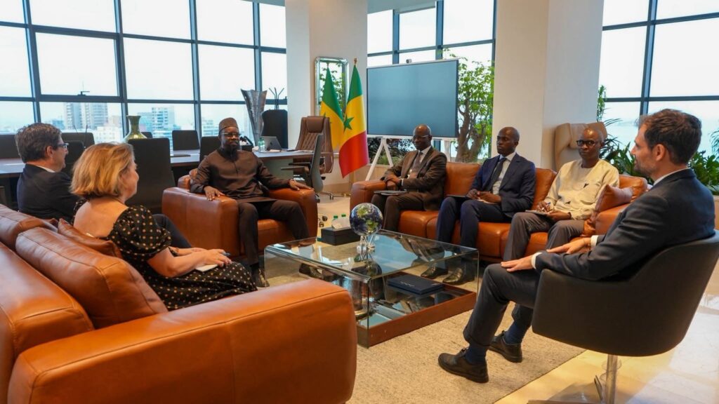 Coopération économique : Le Premier ministre Ousmane Sonko reçoit le DG de Bpifrance pour renforcer les liens d’investissement 2 fb img 17520110912771553287088770171801