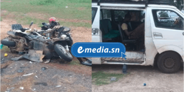 Kaffrine : Trois blessés, dont deux graves, dans un accident impliquant un véhicule de transport et deux motos à Kahi 4 20250814 152637 0000