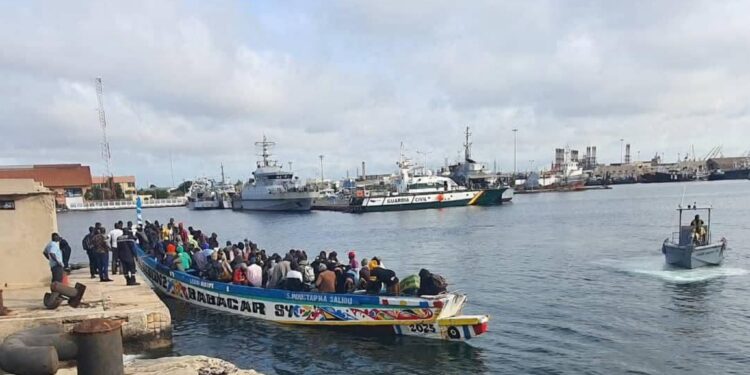 108 migrants interceptés à Bargny lors d’une tentative de traversée vers l’Espagne 1 InCollage 20250821 185935477