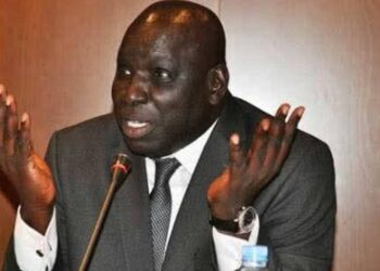 Madiambal Diagne rentre chez lui après son audition en France<br> 2 InCollage 20250924 082110867