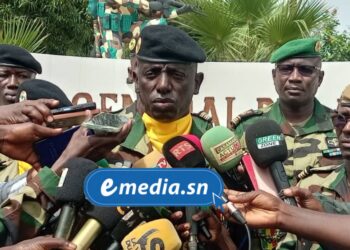 Ziguinchor : le colonel Cheikh Gueye prend officiellement les commandes de la zone militaire n°5 5 InCollage 20251010 161737016