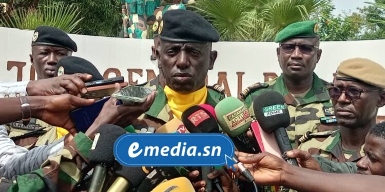 Ziguinchor : le colonel Cheikh Gueye prend officiellement les commandes de la zone militaire n°5 1 InCollage 20251010 161737016