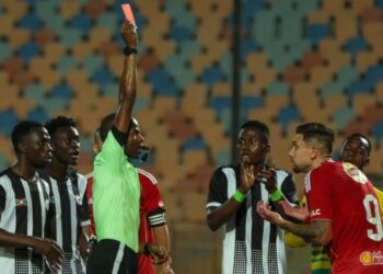 Al Ahly dépose une plainte contre l’arbitre sénégalais Issa Sy auprès de la CAF 2 InCollage 20251026 103123460