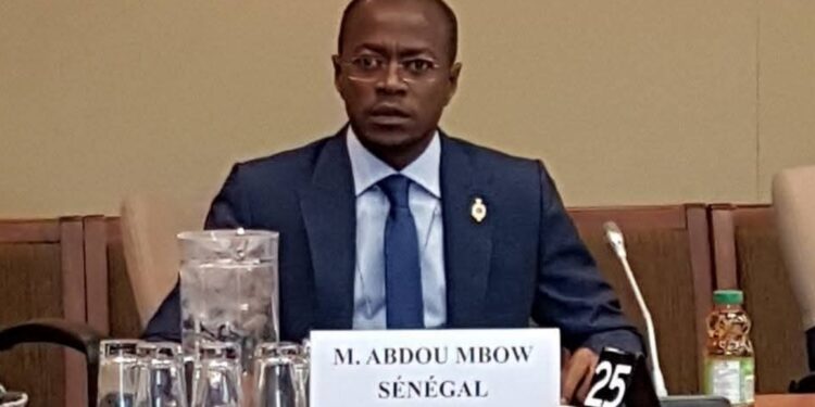 Abdou Mbow clarifie le rejet de la résolution visant Macky Sall : « Le Bureau n’examine pas le fond, il juge la recevabilité » 1 InCollage 20251027 174330896