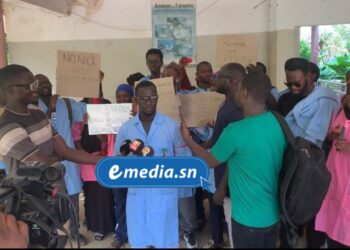 Ziguinchor : les étudiants du Centre de Formation en Santé dénoncent six mois d’arriérés de bourses et suspendent les cours 2 InCollage 20251028 105808416