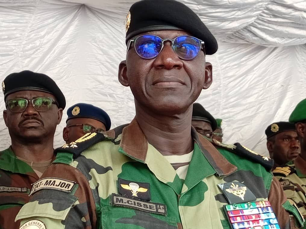 Ziguinchor : le colonel Cheikh Gueye prend officiellement les commandes de la zone militaire n°5 2 img 20251010 wa01669099886147398521058