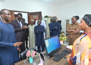 Lancement du paiement mobile des impôts et taxes : une révolution pour les usagers 2 IMG 20251119 WA0107