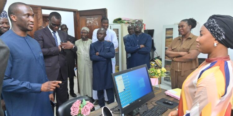 Lancement du paiement mobile des impôts et taxes : une révolution pour les usagers 1 IMG 20251119 WA0107