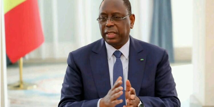 Macky Sall signe son retour politique et critique vivement le nouveau régime<br> 1 InCollage 20251107 104239877