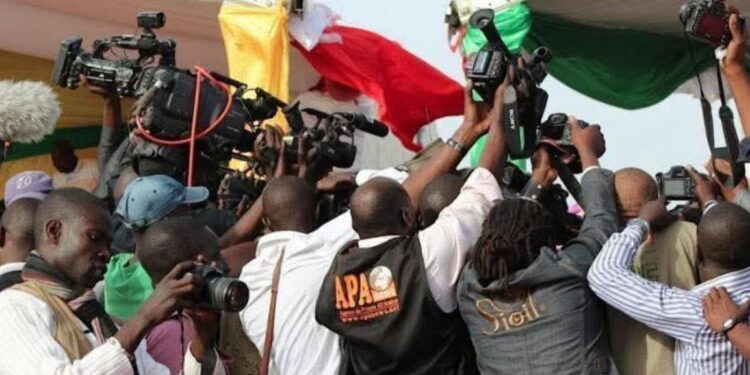 SYNPICS et CJRS alertent sur la situation préoccupante de certains médias sénégalais 1 InCollage 20251107 123849545