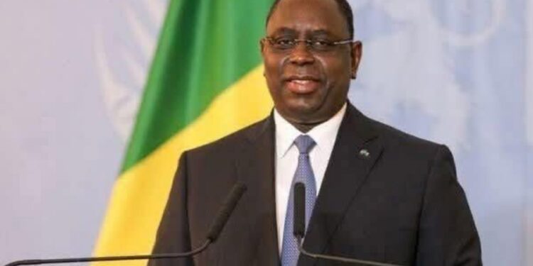 Dette cachée : Macky Sall met la pression sur le FMI et conteste les chiffres avancés 1 InCollage 20251125 134253035