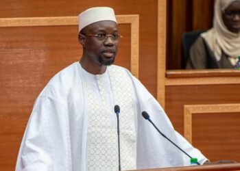 Questions d’actualité : les députés non-inscrits et Takku Wallu boycottent Ousmane Sonko et dénoncent une “mise en scène politique” 4 InCollage 20251127 074507365