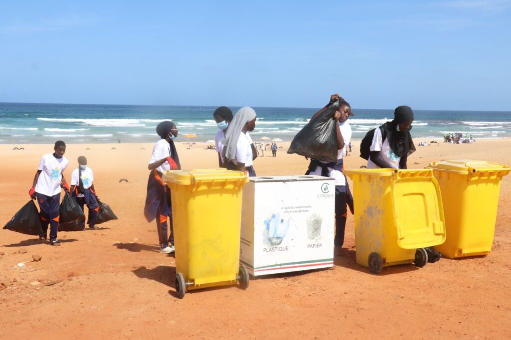 Opération « Plage Propre » : Alphabet Goodies & Services mobilise à Malibu et Malika pour un littoral plus sain 5 img 20251101 wa03257642553251675867613
