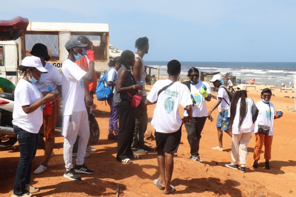 Opération « Plage Propre » : Alphabet Goodies & Services mobilise à Malibu et Malika pour un littoral plus sain 4 img 20251101 wa03274785358591113409003