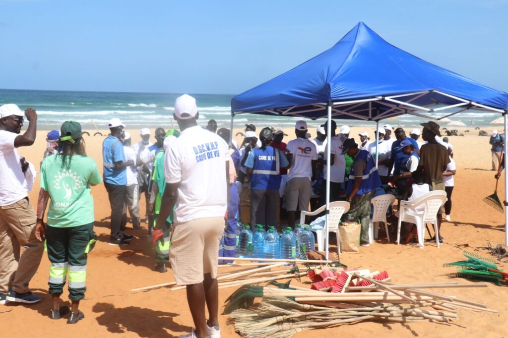 Opération « Plage Propre » : Alphabet Goodies & Services mobilise à Malibu et Malika pour un littoral plus sain 3 img 20251101 wa03287912666373068178966
