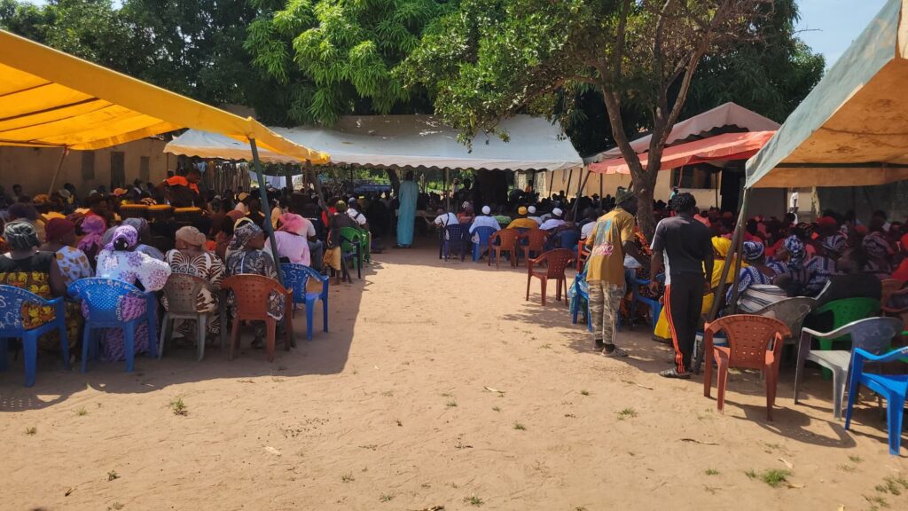 Dialogue communautaire à Kabadio : les habitants du Fogny Diabang débattent du projet d’exploitation du zircon 3 img 20251101 wa04127334944934740615528