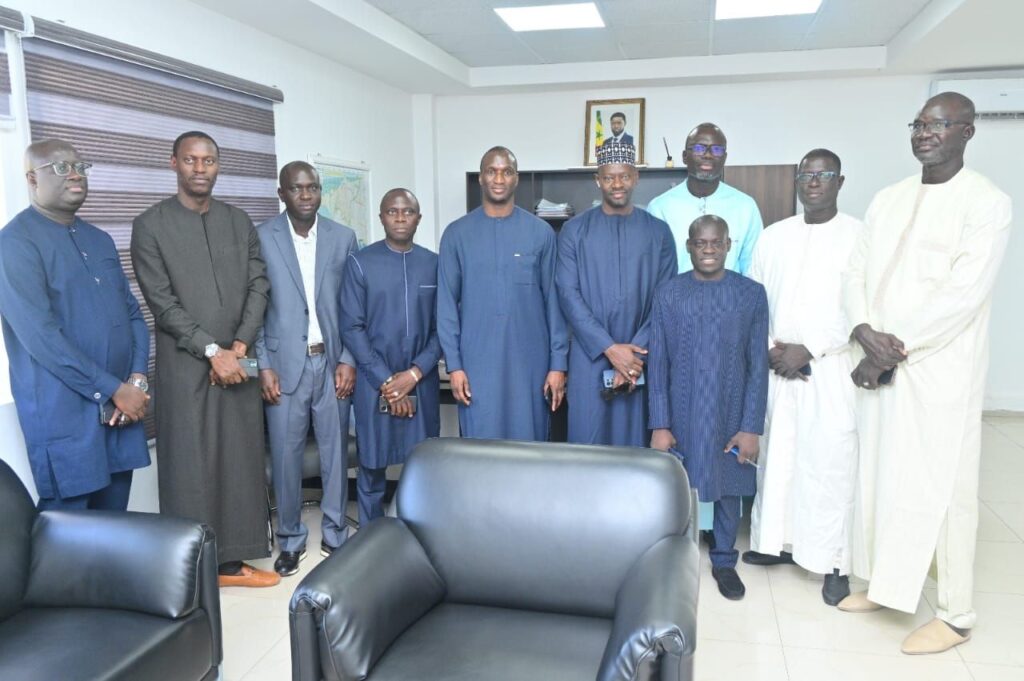 Lancement du paiement mobile des impôts et taxes : une révolution pour les usagers 4 img 20251119 wa01081114680992471101517