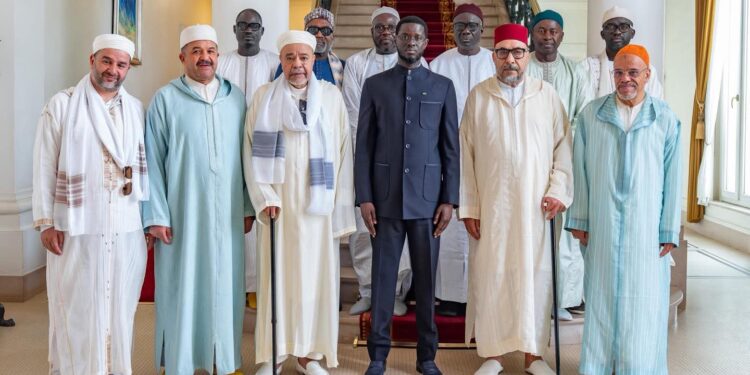 Le président Bassirou Diomaye Faye reçoit une délégation chérifienne marocaine conduite par le Khalif général de la Tidjaniya 1 FB IMG 1771345338454