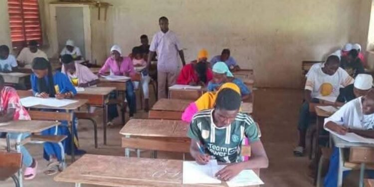 Sénégal : Vers la suppression du concours d’entrée en Sixième et une nouvelle organisation du CFEE dès 2026 1 InCollage 20260227 192818428