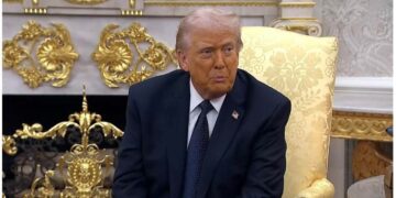 Donald Trump évoque des discussions « très fructueuses » avec l’Iran et suspend temporairement toute action militaire