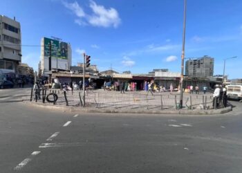 Le ministre de l’Intérieur salue le civisme des commerçants de Petersen pendant le Ramadan