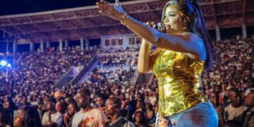 Méga concert  à Kolda : Dieyna Baldé reconquiert la jeunesse et retrouve les faveurs du public en terre natale.