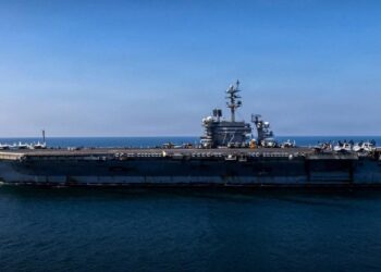 L’Iran affirme avoir visé un porte-avions américain avec des missiles de croisière