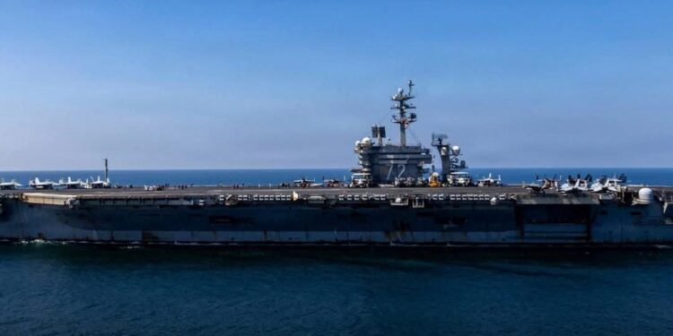 L’Iran affirme avoir visé un porte-avions américain avec des missiles de croisière