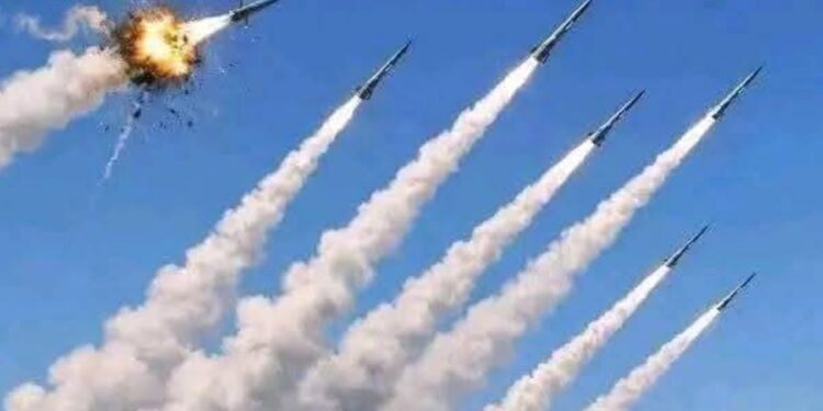 L’Iran revendique une salve de missiles contre Tel-Aviv, Haïfa et Jérusalem-Est 1 InCollage 20260302 125517965