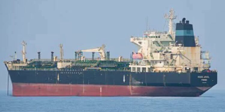 Les prix du pétrole s’envolent de près de 30 % en une semaine sur fond de tensions au Moyen-Orient